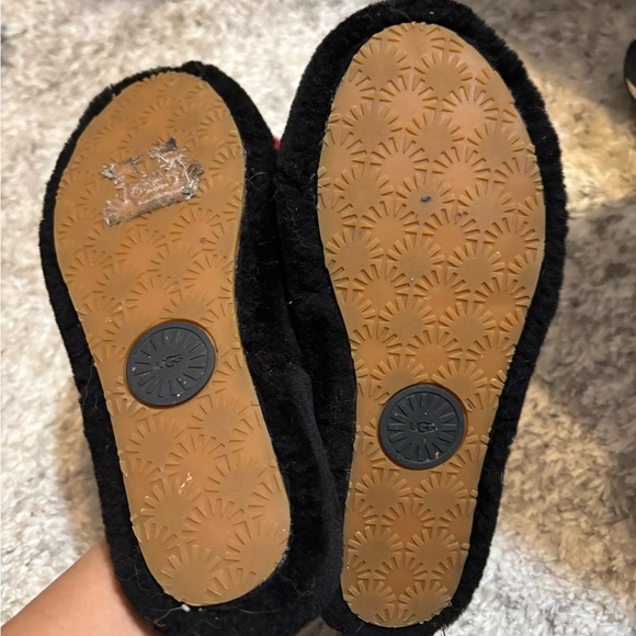 UGG Women's Black and Red Slippers Size 8 - Picture 7 of 7